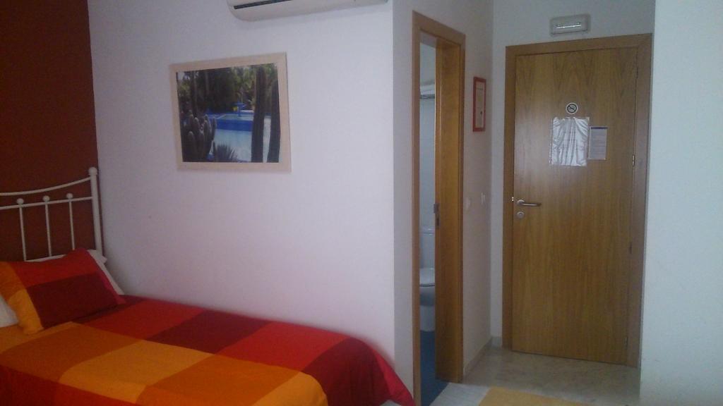 Hostal Monteluna Rociana Δωμάτιο φωτογραφία